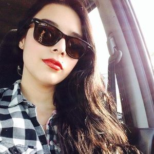 Meet your Posher, Abigail